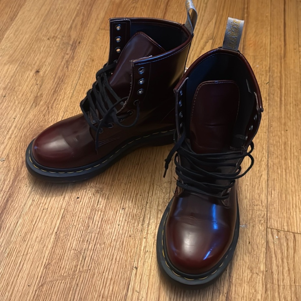 Women’s size 6 docs